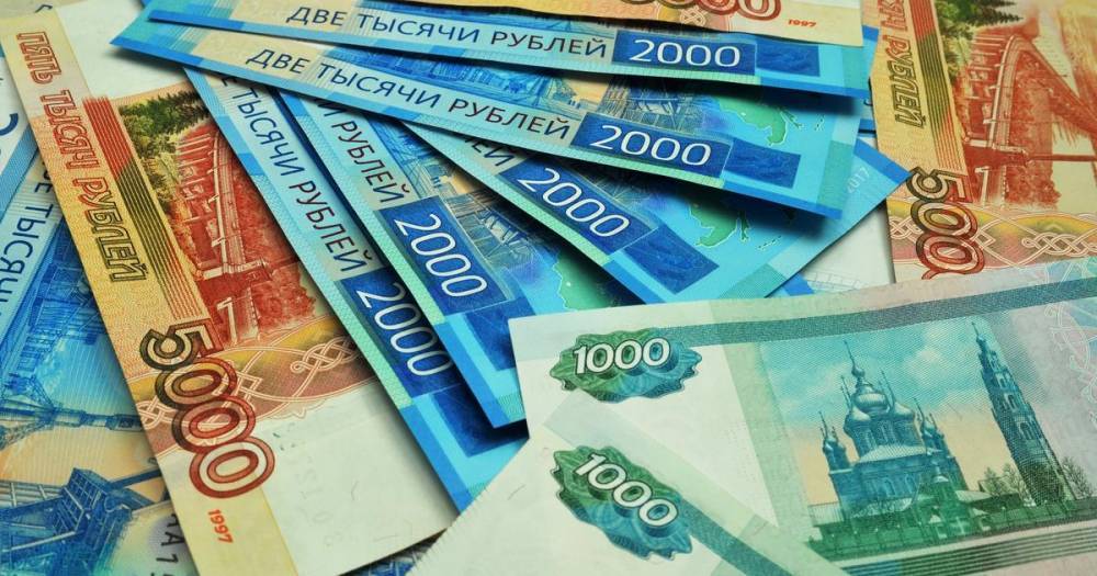 Россияне ожидают понижение зарплаты на фоне пандемии коронавируса - ren.tv - Москва - Россия - Набережные Челны - Тюмень - Рязань - Владивосток