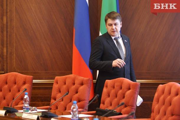 Виктор Бобыря - Владимир Уйба - Андрей Крикуненко освобождён от должности министра строительства и дорожного хозяйства Коми - bnkomi.ru - респ. Коми