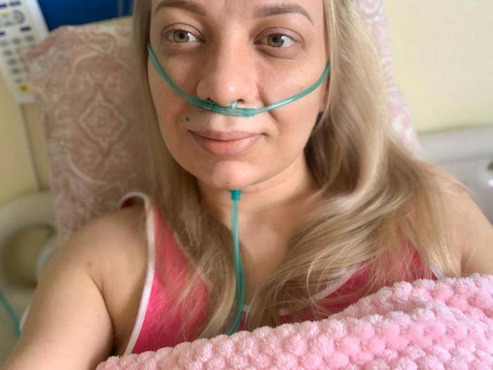 «Два слоя туалетной бумаги под маску!» — и к пациентам. Не знаю, скольких я заразила» - newsland.com