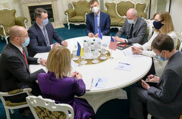 Кристина Квин - Денис Шмыгаль - Киев оговорил условия для снятия запрета на отъезд украинцев на работу в ЕС - eadaily.com - США - Украина - Киев - Финляндия