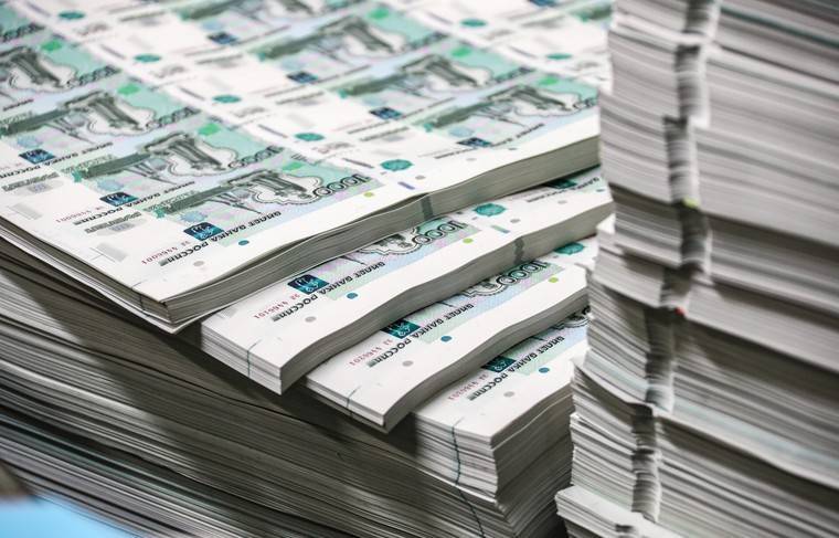 Рубль снижается к доллару и евро на МосБирже - news.ru - Снижение