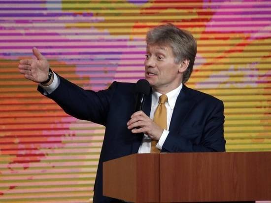 Дмитрий Песков - Песков опроверг свои слова о денежных выплатах всем россиянам - newsland.com - Россия - Россияне