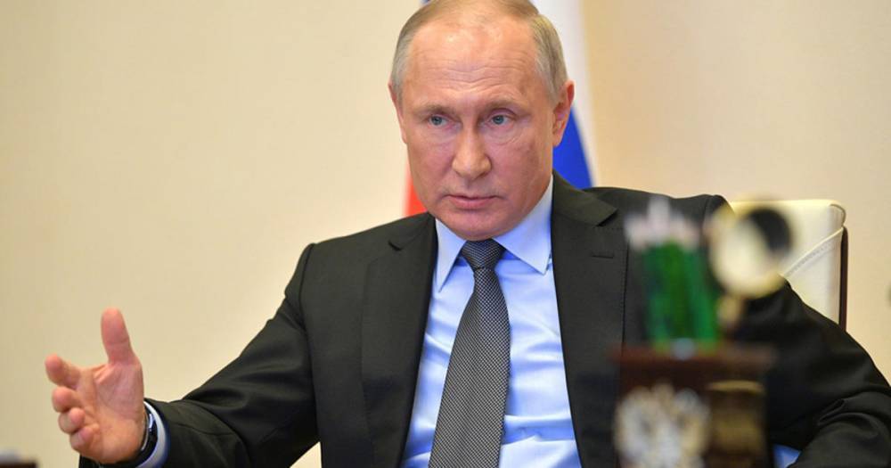 Владимир Путин - Путин назвал героизмом помощь волонтеров в условиях эпидемии COVID-19 - ren.tv - Россия