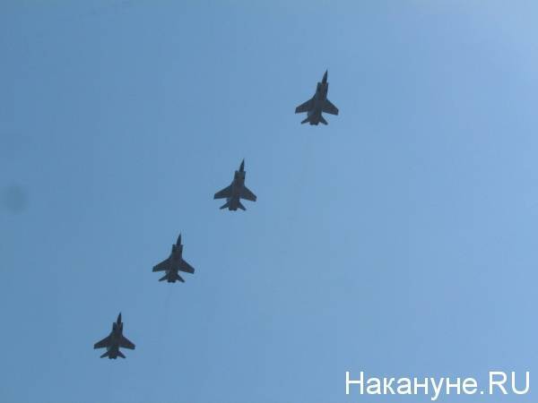 Военные летчики провели первую совместную тренировку воздушного парада в Екатеринбурге - nakanune.ru - Екатеринбург - Челябинская обл. - Свердловская обл. - Пермский край