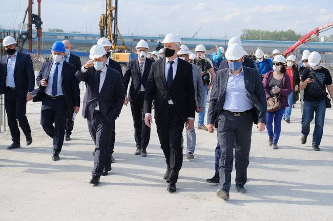 Андрей Травников - Губернатор Новосибирской области проинспектировал ход строительства новой ледовой арены - infox.ru - Новосибирская обл.