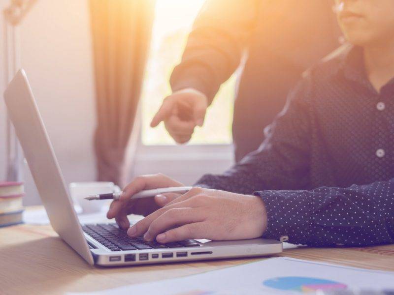 Россияне признались в тоске по работе - bloknot.ru