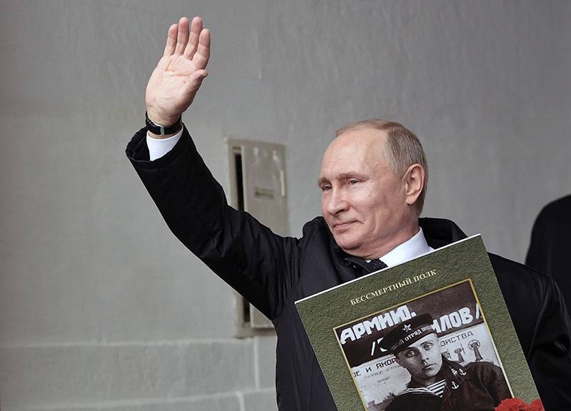 Владимир Путин - Путин отозвался на предложение 9 мая выйти к окну и спеть "День Победы" - tvc.ru - Россия