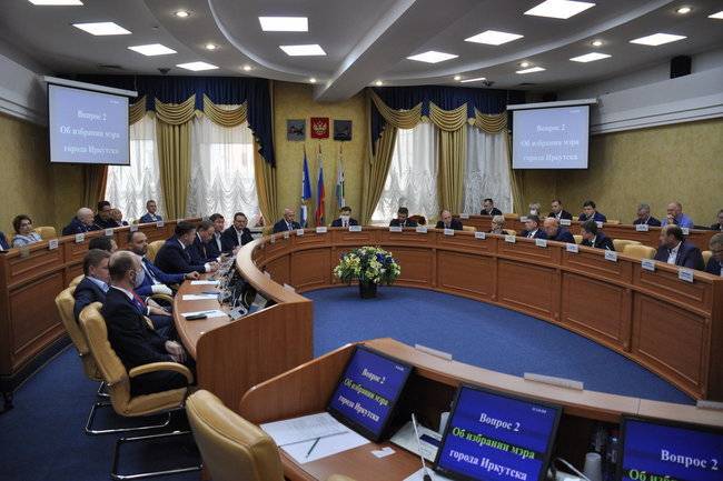 Руслан Болотов - В Иркутске в один день выбрали мэра города и сменили председателя Думы - infox.ru - Иркутск
