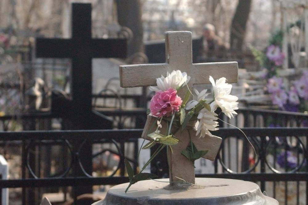 В Якутии женщина с коронавирусом нарушила карантин ради похорон - mk.ru - Москва - респ. Саха - Иркутск