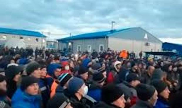 Рабочие Чаяндинского месторождения в Якутии, где произошла вспышка коронавируса, перекрыли дорогу - og.ru - респ. Саха - Ноябрьск