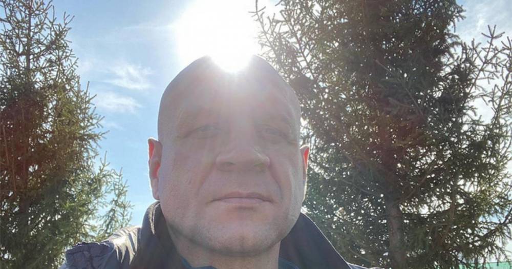 Магомед Исмаилов - Александр Емельяненко - Подписчиков рассмешило фото "светлых мыслей" в голове Емельяненко - ren.tv - Россия