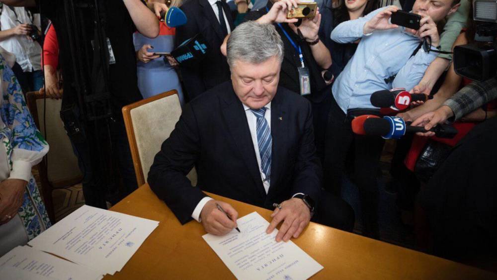 Владимир Зеленский - Петр Порошенко - Порошенко заявил, что может помочь Зеленскому победить кризис на Украине - riafan.ru - Украина - Киев