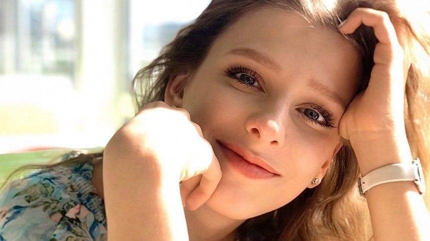 Елизавета Арзамасова - «Из прошлой жизни»: босая Арзамасова на берегу моря показала, как нужно радоваться жизни - 5-tv.ru - Россия