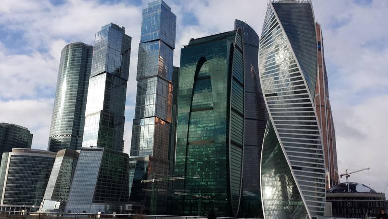 Сергей Собянин - Снятие ограничений по коронавирусу в Москве рассмотрят после майских праздников - newizv.ru - Москва