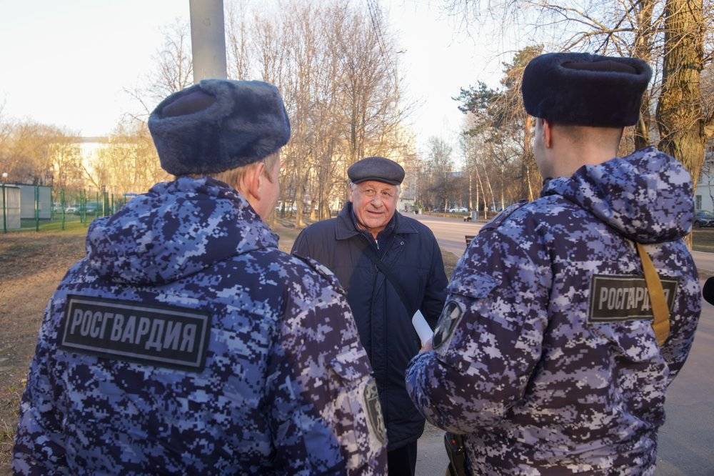 Число патрулей Росгвардии увеличат в Москве в период майских праздников - vm.ru - Москва - ЦФО