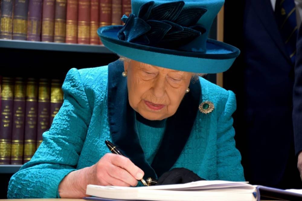 Елизавета II - «Мы добьёмся успеха»: Елизавета II сравнила коронавирс с уроками Второй мировой войны - gazeta.a42.ru - Англия