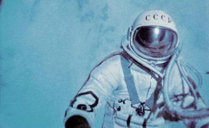 Юрий Гагарин - Алексей Леонов - Air & Space (США): оказывается, первый выход Леонова в космос был не такой драматичный, как мы думали - inosmi.ru - США