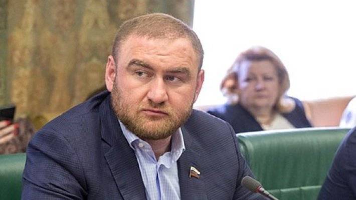 Рауф Арашуков - Бывшему сенатору Арашукову предъявили обвинение по трем новым эпизодам - vm.ru