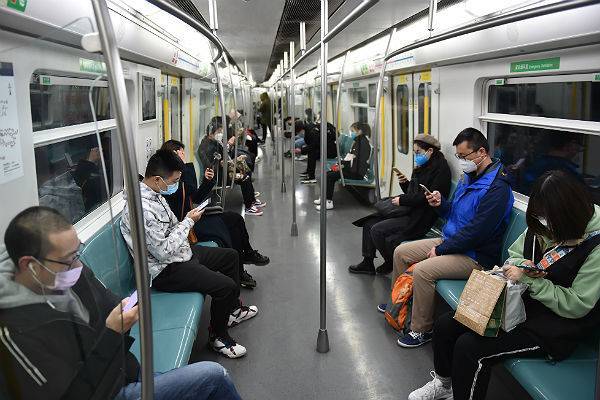 В метро Пекина «умные» поезда будут выявлять пассажиров без масок - trud.ru - Китай - Beijing - Пекина
