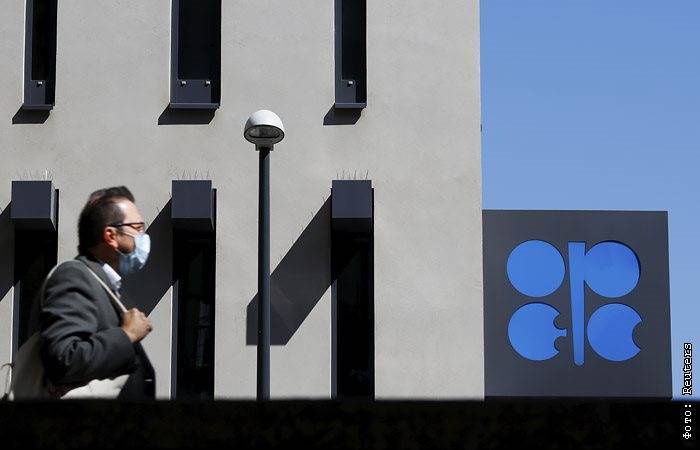 В ОПЕК+ задумались о сокращении добычи нефти на 10 млн б/с - interfax.ru - Москва - США