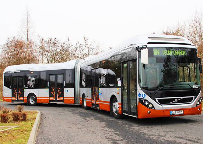 На улицы Праги вышел первый гибридный автобус - vinegret.cz - Чехия - Прага