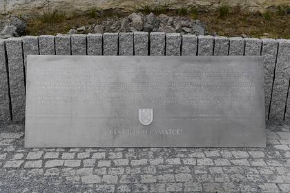 Андрей Власов - Александр Солженицын - В Праге установили памятник власовцам - lenta.ru - Прага