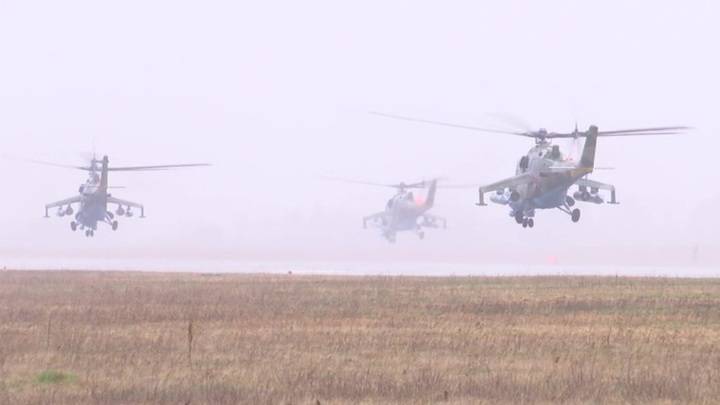 Подготовка к воздушному параду в День Победы идет полным ходом - vesti.ru - Екатеринбург - Новосибирск - Челябинская обл. - Свердловская обл. - Магадан - Пермский край