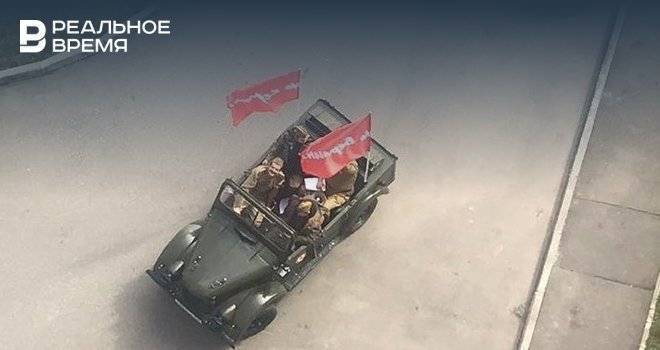 Для самоизолированных ветеранов казанцы спели песни военных лет под окнами — видео - realnoevremya.ru - Казань - р-н. Московский