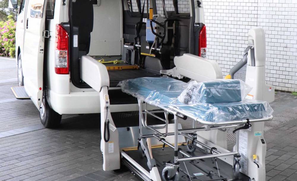 Минивэн Toyota Hiace приспособили для перевозки инфицированных пациентов - zr.ru - Токио - Япония
