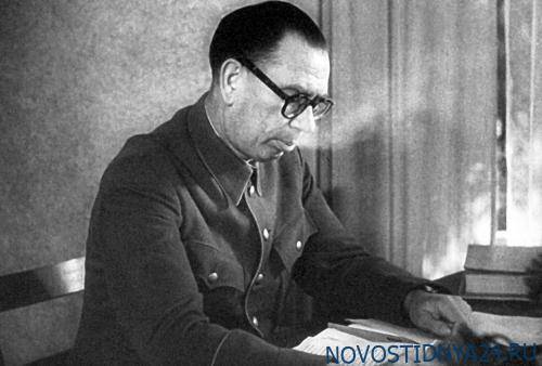 Андрей Власов - Александр Солженицын - В Праге установили памятник власовцам - novostidnya24.ru - Прага