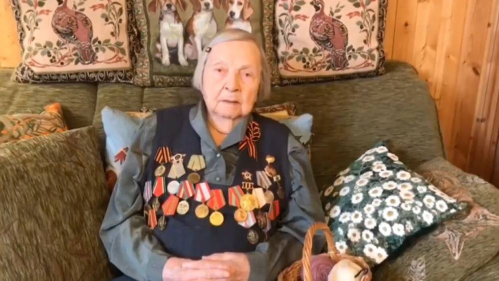 Томас Мур - Зинаида Корнева - 98-летний ветеран объявила о сборе средств для медиков. - riafan.ru - Москва - Россия - Англия