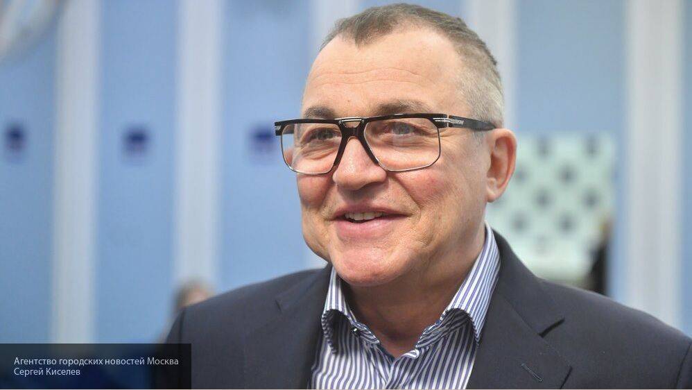 Дмитрий Дибров - Хирург Плахотин раскритиковал коллег, попытавшихся убрать брыль Диброву с помощью геля - nation-news.ru