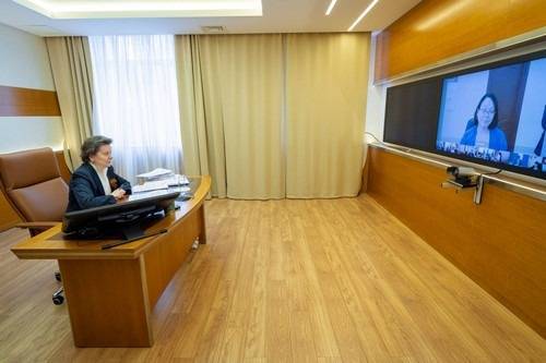 Алексей Добровольский - Депздрав Югры предложил платить пособия врачам, заразившимся COVID-19 при лечении больных - znak.com - Югра