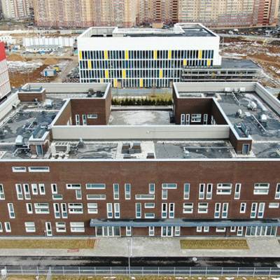 Денис Проценко - Более 520 пациентов состоят на лечении в больнице в поселке Коммунарка в Москве - radiomayak.ru - Москва - Россия