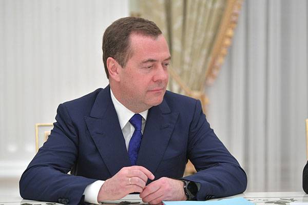 Дмитрий Медведев - Медведев раскритиковал работу региональных служб занятости - trud.ru - Россия