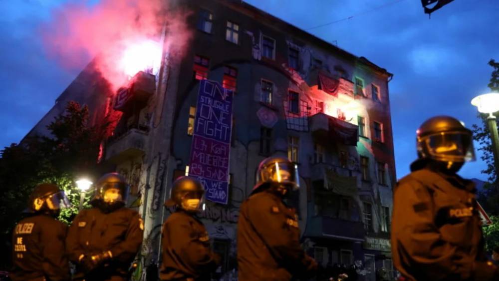 Первое мая в Берлине: левые радикалы устраивают акции протеста и нападают на полицейских - germania.one - Германия - Берлин - Бавария