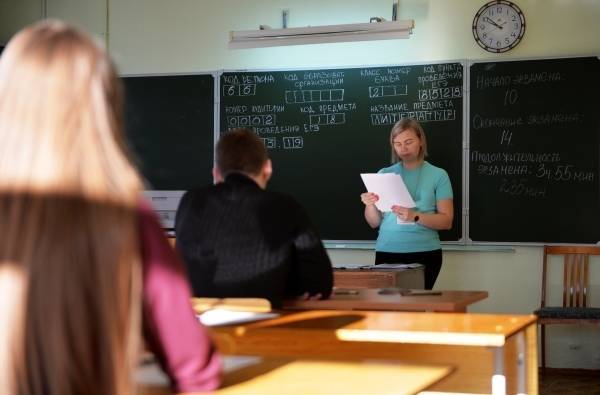 Олег Смолин - В Госдуме раскритиковали инициативу главы Башкирии премировать педагогов за стобалльников по ЕГЭ - govoritmoskva.ru - Москва - Башкирия