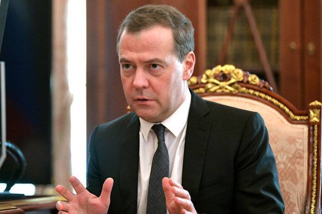 Дмитрий Медведев - Медведев заметил, что удаленка и фриланс оказались хуже рабства – мнение - infox.ru - Россия