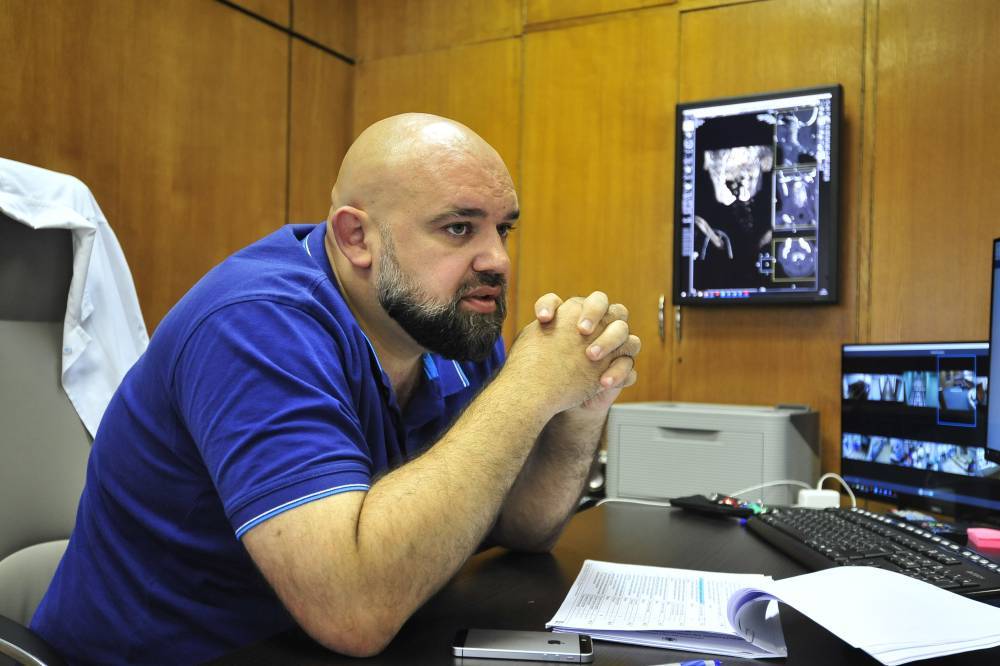 Денис Проценко - Главврач Проценко: Выход на плато не является победой над коронавирусом - vm.ru - Россия