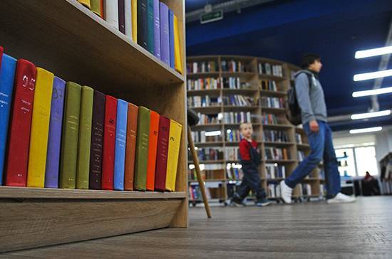 Алексей Волин - СМИ: Минкомсвязи просит открыть книжные магазины в мае-июне - pnp.ru - Россия
