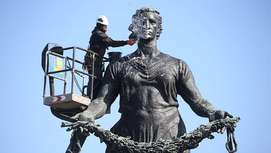 Зараженные и уволенные врачи, скорые-коронобоксы, первомайская изоляция: Петербург 1 мая - dp.ru - Санкт-Петербург