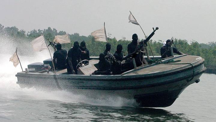 В Гвинейском заливе пираты атаковали суда с россиянами на борту - vesti.ru - Россия - Украина - Экваториальная Гвинея