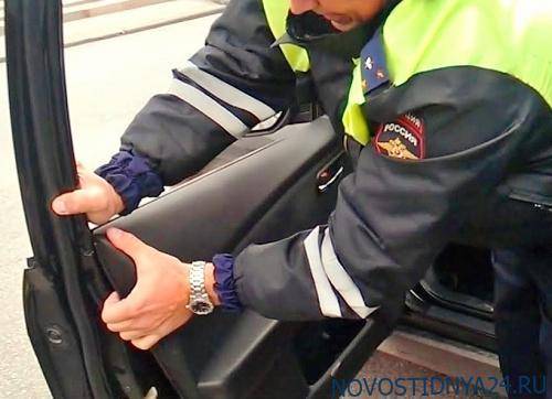Кабмин одобрил законопроект, разрешающий полиции вскрывать авто и оцеплять дома - novostidnya24.ru - Россия