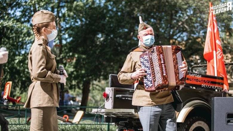 В Тюмени провели парады во дворах домов - nashgorod.ru - Тюмень