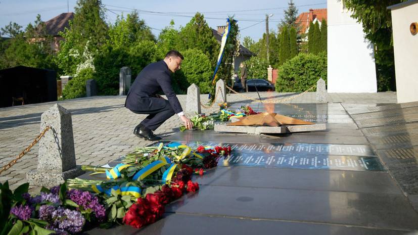 Владимир Зеленский - «Подмена ценностей»: почему в День Победы на Украине вновь подняли вопрос о принадлежности Крыма - russian.rt.com - Украина - Крым - Донецк