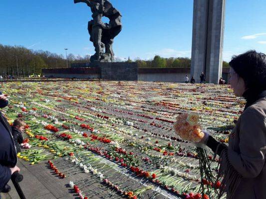 Артис Пабрикс - Надежда Петрова - Министр обороны Латвии: Не оплачивать лечение заболевшим в парке Победы! - eadaily.com - Латвия