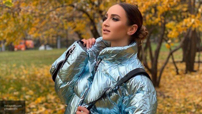 Ольга Бузова - Пользователи Сети затравили Бузову за "наигранную" фотосессию к 9 Мая - nation-news.ru - Санкт-Петербург