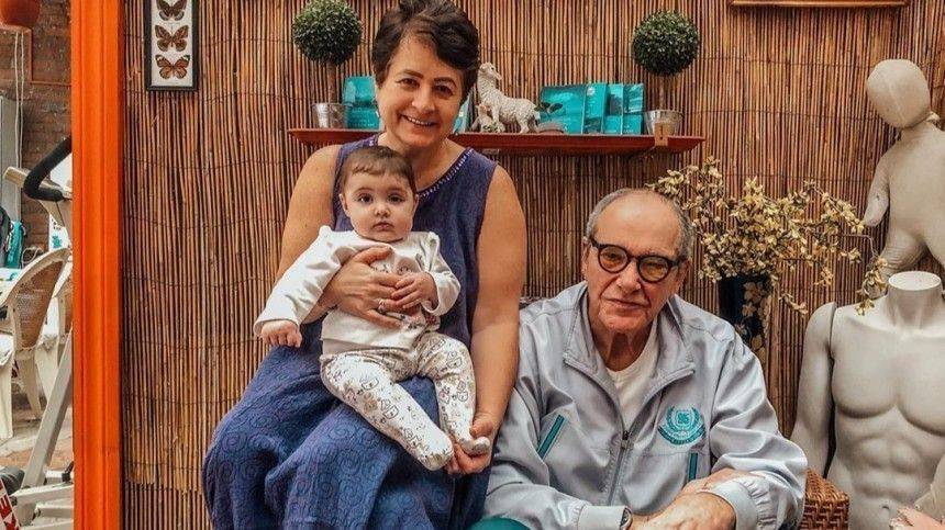 Эммануил Виторган - Ирина Млодик - «Моя дорогая мамочка»: Эммануил Виторган запечатлел супругу во всем домашнем - 5-tv.ru