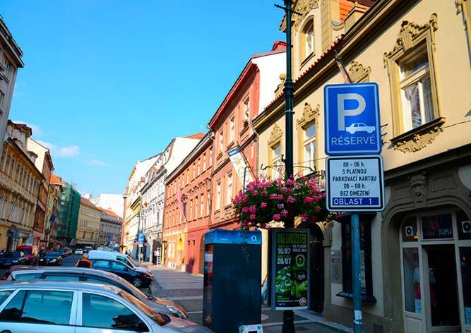 Парковка в Праге вновь стала платной - vinegret.cz - Чехия - Прага