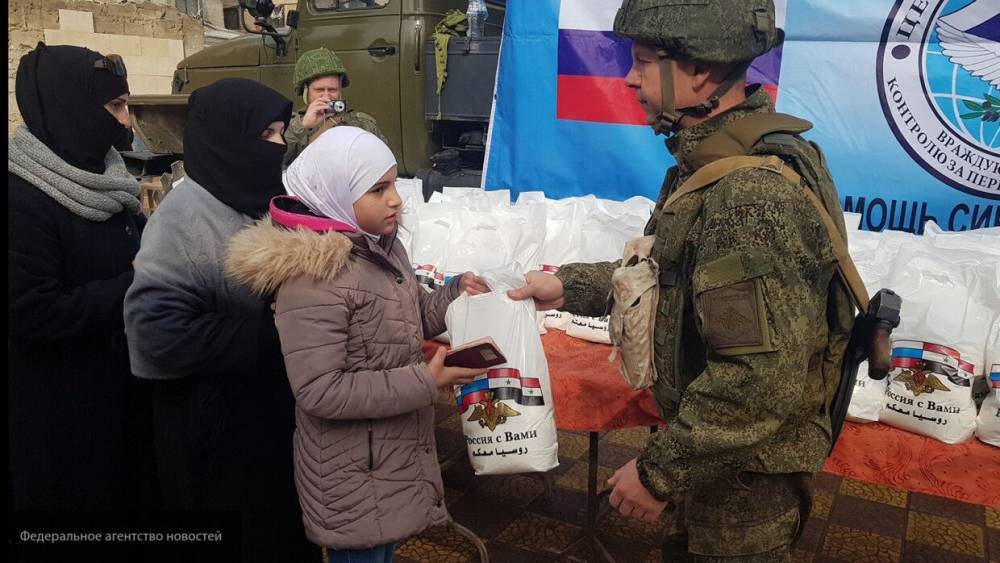 Российские военные начали раздавать в Сирии гумпомощь, прибывшую на "Спарте-2" - politros.com - Россия - Сирия - Тартус